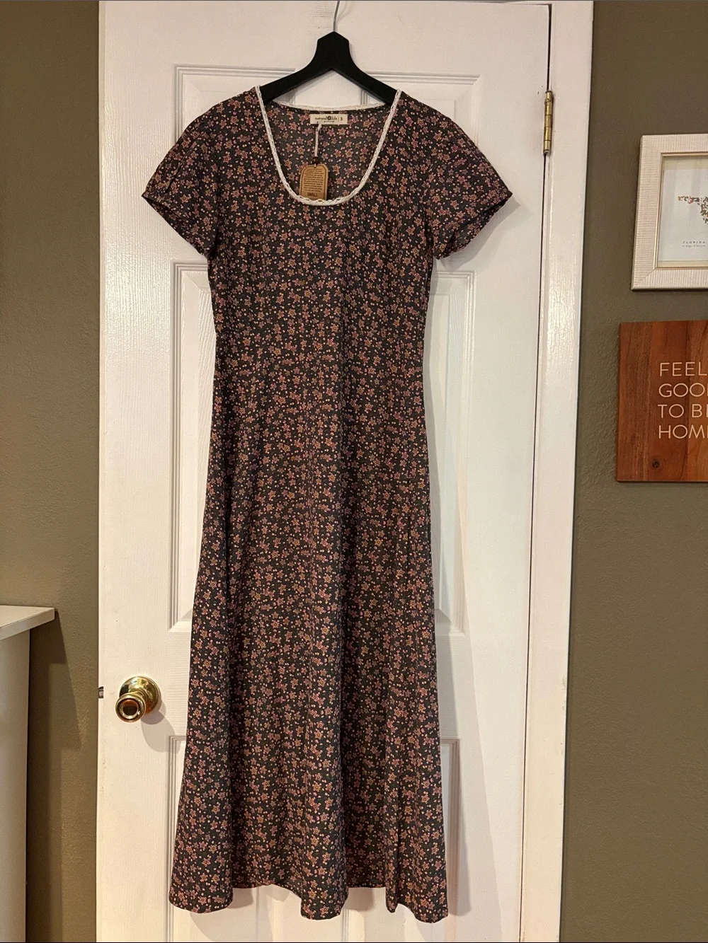 NATURAL LIFE Daisy Print Maxi Dress with lace trim neckline - Picture 1 of 7